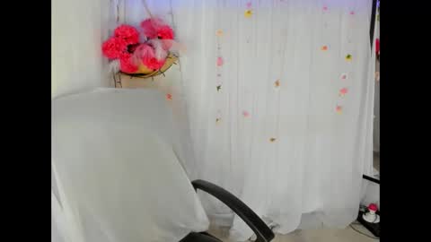 modelo independiente online show from April 2026 10:01:02 PM