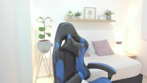 Snapshot of bella_99x chatting on April 2026 11:24:01 AM Bel 3 online show from April 2026 11:24:01 AM