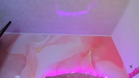 Snapshot of bella__sweets chatting on December 2024 10:01:01 PM Melanie online show from December 2024 10:01:01 PM