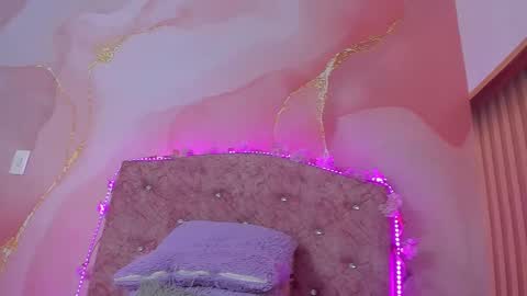 Snapshot of bella__sweets chatting on November 2025 10:49:02 AM Melanie online show from November 2025 10:49:02 AM