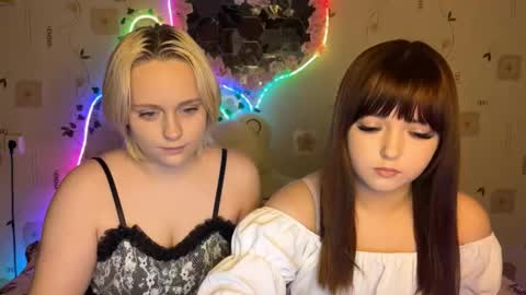 Snapshot of bella_and_alice chatting on October 2025 02:05:02 PM bella_and_alice online show from October 2025 02:05:02 PM