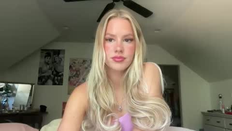Snapshot of bella_christian chatting on June 2026 07:30:01 PM Bella Baby online show from June 2026 07:30:01 PM