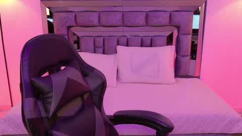 Bella  online show from November 2025 04:15:02 AM