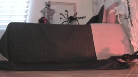 Dessi  online show from October 2025 01:35:02 PM