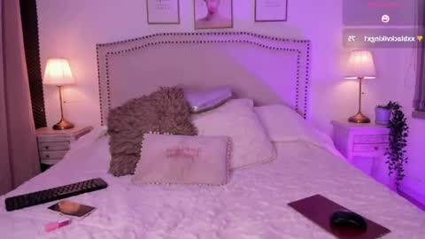 Snapshot of bella_es chatting on April 2026 02:27:02 AM Onlyfans isa bella 23 online show from April 2026 02:27:02 AM