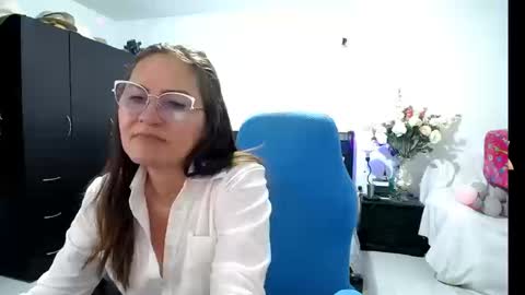 Snapshot of bella_ghisell chatting on October 2025 09:54:02 PM Bella online show from October 2025 09:54:02 PM