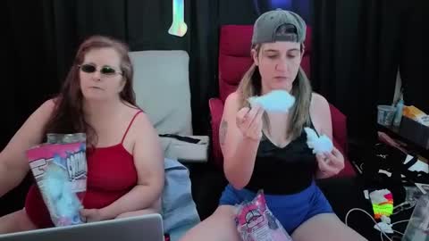 Bella James online show from October 2025 04:08:01 PM