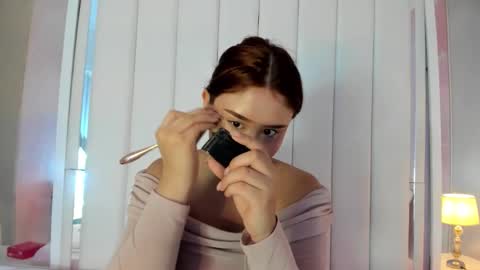 Mia online show from October 2025 12:56:01 PM