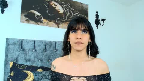 Bella online show from October 2025 06:52:01 PM