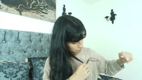 Snapshot of bella_poisonous chatting on May 2026 02:17:01 AM Bella online show from May 2026 02:17:01 AM