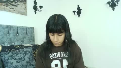 Snapshot of bella_poisonous chatting on June 2026 02:24:02 AM Bella online show from June 2026 02:24:02 AM