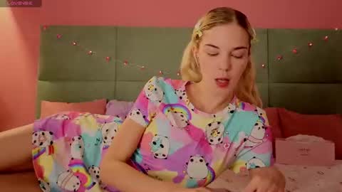 Snapshot of bella_stewarttt chatting on June 2026 01:29:01 AM Bella NEW ROOM online show from June 2026 01:29:01 AM