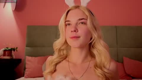 Snapshot of bella_stewarttt chatting on July 2026 01:09:01 AM Bella NEW ROOM online show from July 2026 01:09:01 AM