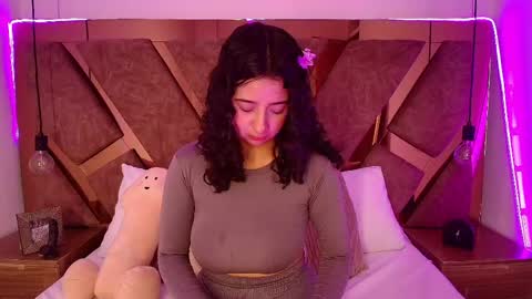Bella Swwan  online show from June 2026 02:33:01 PM