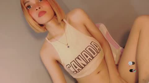 Snapshot of bella_tara chatting on December 2024 02:01:02 AM Bella online show from December 2024 02:01:02 AM