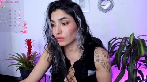 Snapshot of bella_thorne3 chatting on January 2025 01:10:02 AM Bella online show from January 2025 01:10:02 AM