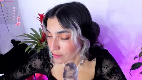 Snapshot of bella_thorne3 chatting on February 2025 02:40:01 AM Bella online show from February 2025 02:40:01 AM