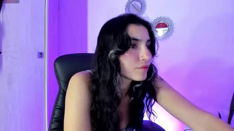 Snapshot of bella_thorne3 chatting on October 2025 02:09:02 AM Bella online show from October 2025 02:09:02 AM