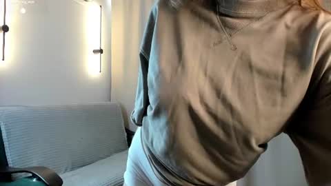 bella_xiss online show from July 2026 03:03:02 PM