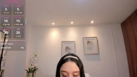  Bella Hadid  online show from October 2025 11:24:01 PM