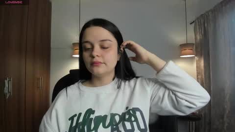  Bella Hadid  online show from October 2025 11:19:01 AM