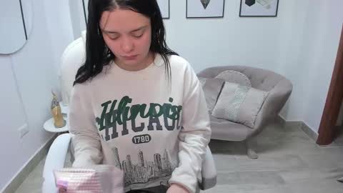  Bella Hadid  online show from October 2025 11:24:01 AM