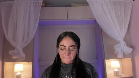  Bella  online show from May 2026 07:44:02 PM