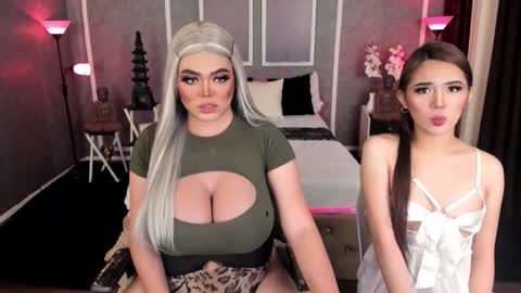 Snapshot of bellabrown_19xxx chatting on February 2025 10:33:01 PM Bella online show from February 2025 10:33:01 PM