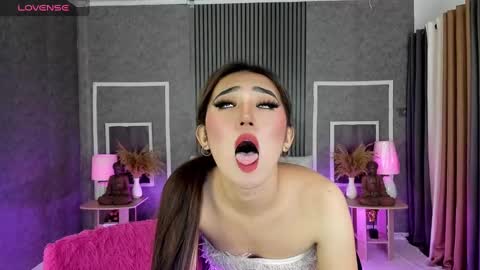 Snapshot of bellabrown_19xxx chatting on March 2025 06:33:01 PM Bella online show from March 2025 06:33:01 PM