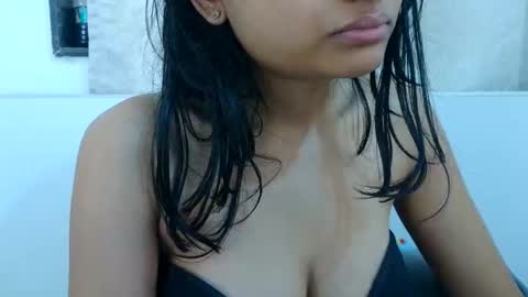 bellacrystall online show from March 2026 05:45:02 AM