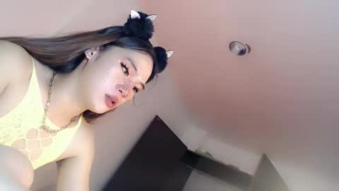 Bella rowt online show from December 2024 07:10:01 PM