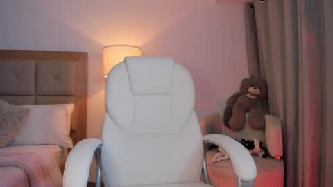 Bella Mia online show from October 2025 01:17:02 AM