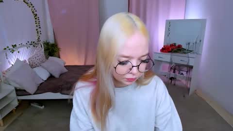 Bella online show from March 2026 12:22:01 PM