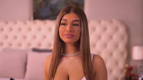 Bella online show from April 2026 06:23:02 PM