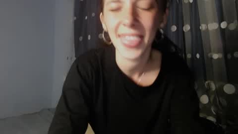 bellaqueen0701 online show from February 2025 06:56:01 PM