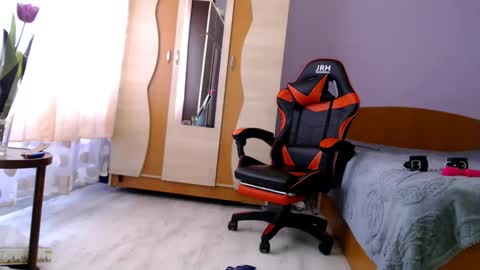 bellaqueen0701 online show from March 2025 07:32:01 AM