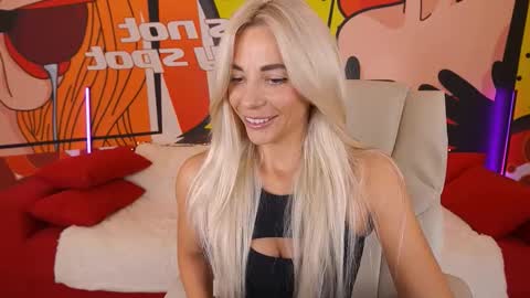 Bella online show from October 2025 01:32:01 PM