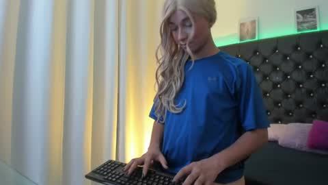 bellaroge online show from July 2026 08:08:02 PM