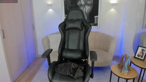 CALL ME BELLA online show from April 2026 01:25:02 AM