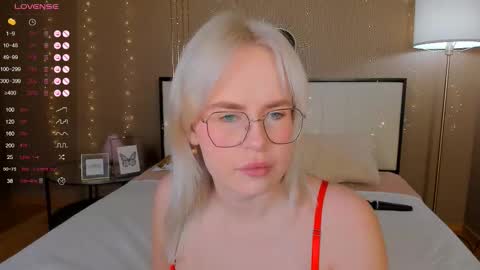 Bella online show from October 2025 12:44:02 AM