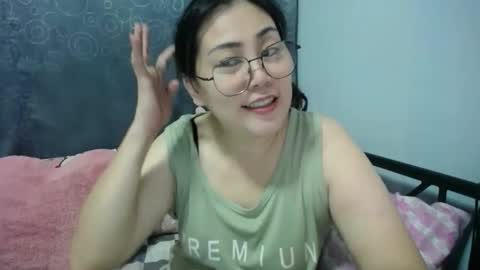 Bella online show from October 2025 06:19:02 PM