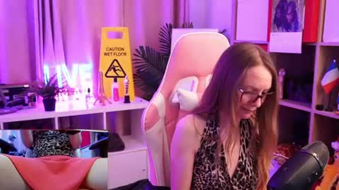 Snapshot of belle_alice chatting on June 2026 11:45:01 AM Alice online show from June 2026 11:45:01 AM