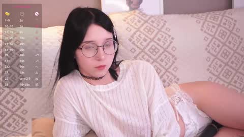 Snapshot of belle_phine chatting on April 2026 01:41:02 PM Bea online show from April 2026 01:41:02 PM