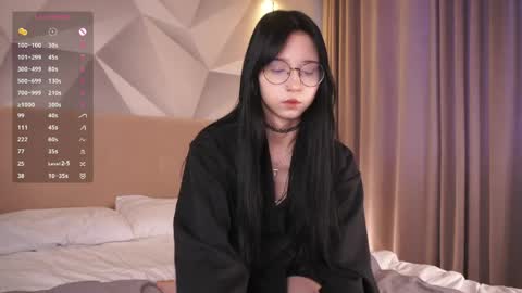 Snapshot of belle_phine chatting on April 2026 07:06:02 AM Bea online show from April 2026 07:06:02 AM