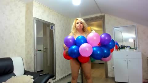 Vivi online show from November 2025 05:41:02 AM