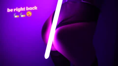 Snapshot of bellezza_ chatting on April 2026 07:00:02 PM Your Annabelle Wolf online show from April 2026 07:00:02 PM