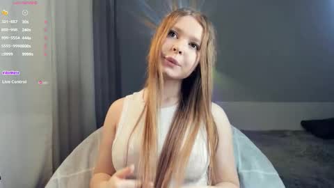 Snapshot of bellidream chatting on September 2025 06:10:01 PM Bella online show from September 2025 06:10:01 PM