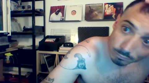 Snapshot of bennyhola chatting on June 2026 10:45:02 AM BennyHola online show from June 2026 10:45:02 AM