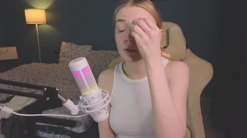 Snapshot of benty_bunny chatting on December 2024 07:39:02 PM Alice online show from December 2024 07:39:02 PM