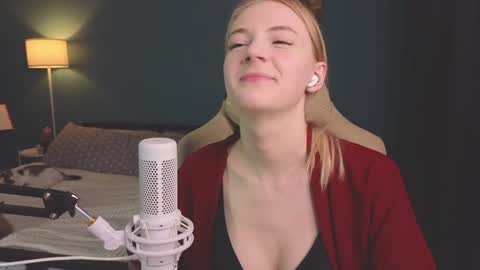 Snapshot of benty_bunny chatting on December 2024 07:36:01 PM Alice online show from December 2024 07:36:01 PM